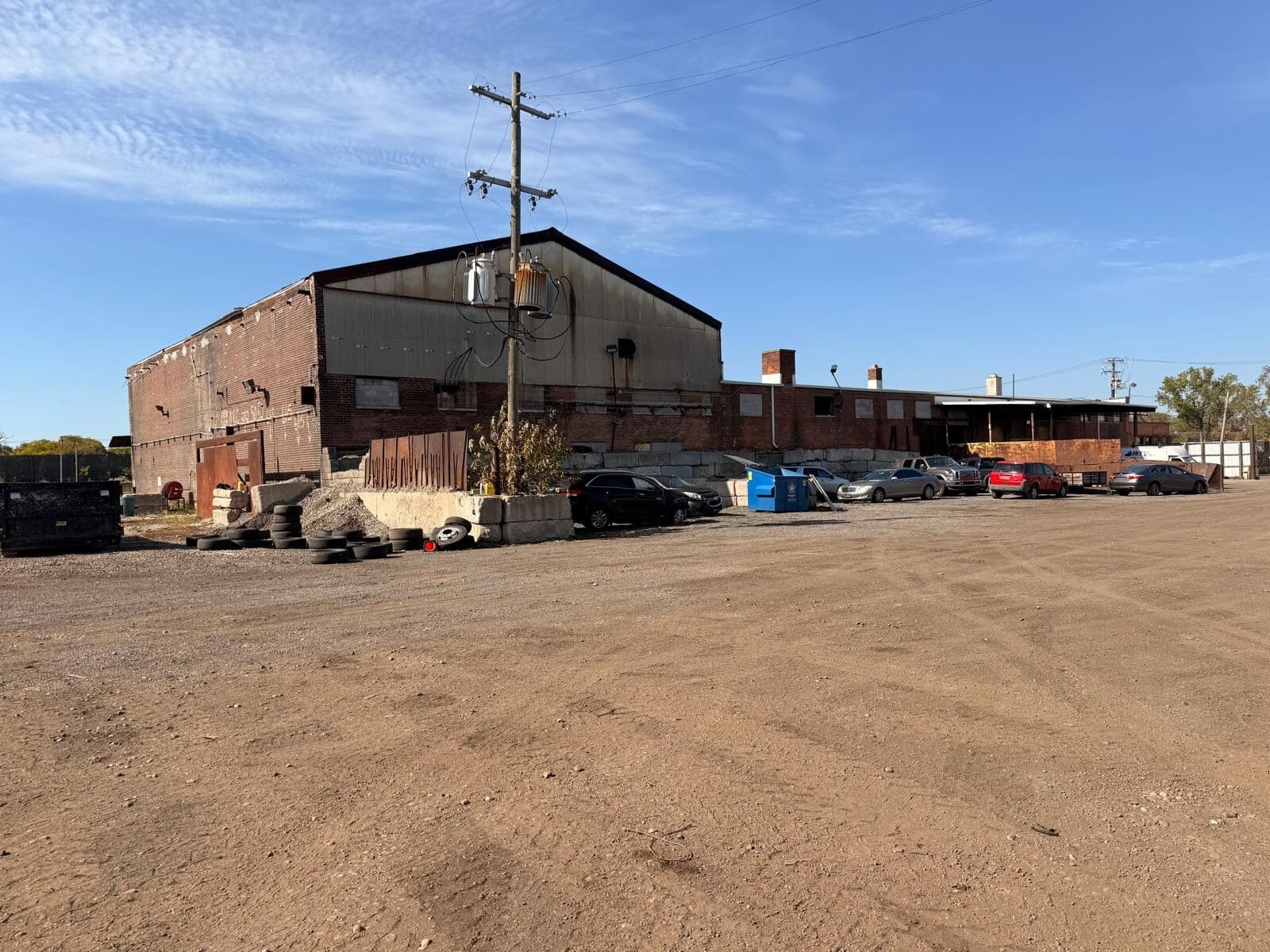Building and yard at Detroit Junk Car Recycling